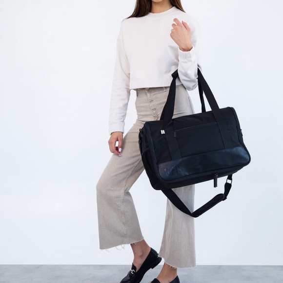 Beis The Hanging Duffle Bag in Black Brand NEW WITH TAGS, Never Used, Su… - Picture 4 of 15